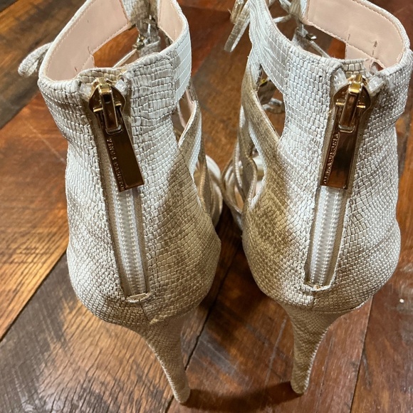Vince Camuto Freshi Cream Snake Embossed Sandals Size 10 - Picture 6 of 9